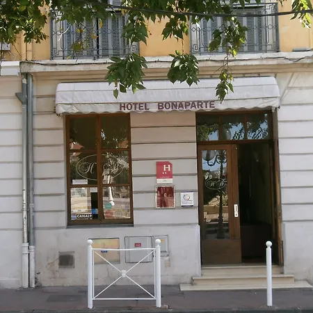 Bonaparte Hotel 2*